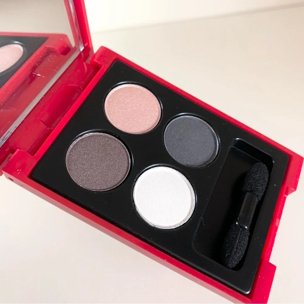 NWOT Elizabeth Arden red door eyeshadow palette special edition